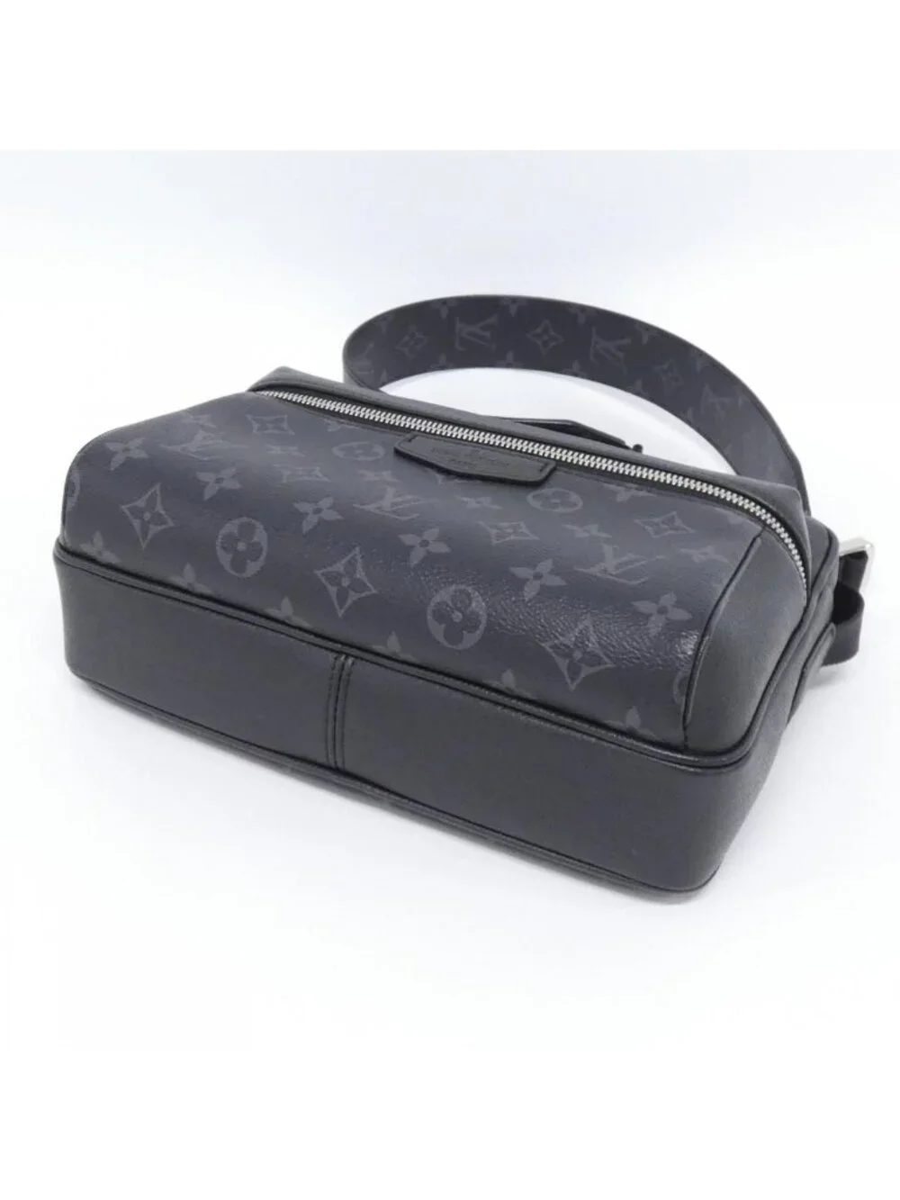 Louis Vuitton Taiga Llama Outdoor Messenger PM Shoulder Bag